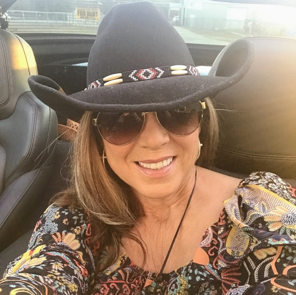 Meet your Posher, Michelle - Picture 3 of 3